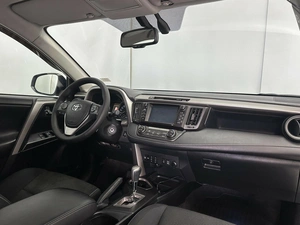 Внедорожник Toyota RAV4 2016 года, 2340000 рублей, Красноярск