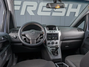 Минивэн Opel Zafira 2011 года, 679000 рублей, Сургут
