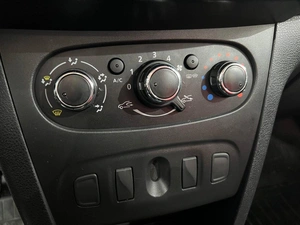 Седан Renault Logan Stepway 2020 года, 1300000 рублей, Кострома