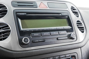 Внедорожник Volkswagen Tiguan 2010 года, 1099000 рублей, Барнаул