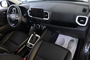 Внедорожник Hyundai Venue 2021 года, 2349000 рублей, Омск