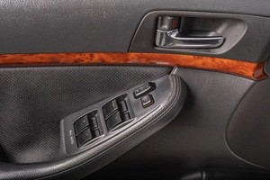 Седан Toyota Avensis 2004 года, 529000 рублей, Томск