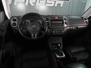 Внедорожник Volkswagen Tiguan 2010 года, 1329000 рублей, Ростов-на-Дону