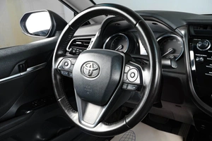 Седан Toyota Camry 2019 года, 2499000 рублей, Тюмень
