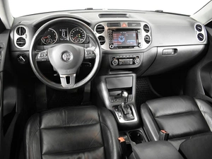 Внедорожник Volkswagen Tiguan 2010 года, 1243100 рублей, Казань