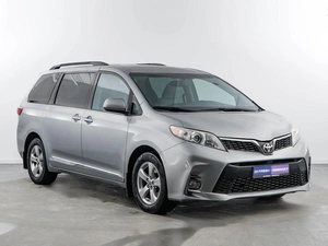 Минивэн Toyota Sienna 2016 года, 2548077 рублей, Москва