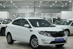 Седан Kia Rio 2013 года, 749000 рублей, Омск