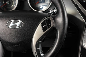 Седан Hyundai Elantra 2012 года, 919000 рублей, Тюмень
