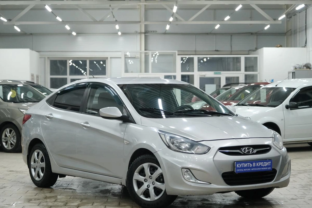 Седан Hyundai Solaris 2013 года, 769000 рублей, Омск