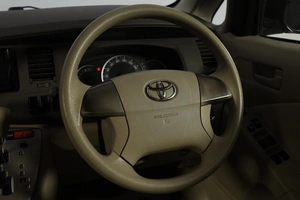 Минивэн Toyota Isis 2012 года, 1389000 рублей, Новосибирск