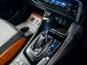 Хетчбэк Toyota Auris 2015 года, 1350000 рублей, Красноярск