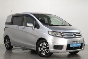 Минивэн Honda Freed 2010 года, 999000 рублей, Челябинск