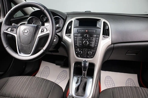 Хетчбэк Opel Astra 2012 года, 699000 рублей, Оренбург