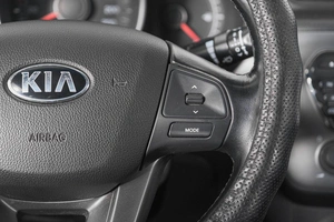 Седан Kia Rio 2014 года, 879000 рублей, Кемерово