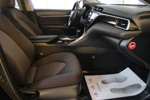 Седан Toyota Camry 2018 года, 2749000 рублей, Омск