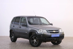 Внедорожник Chevrolet Niva 2017 года, 699000 рублей, Омск