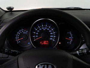 Седан Kia Rio 2013 года, 913444 рублей, Москва