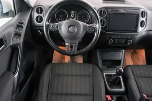 Внедорожник Volkswagen Tiguan 2012 года, 1099000 рублей, Красноярск