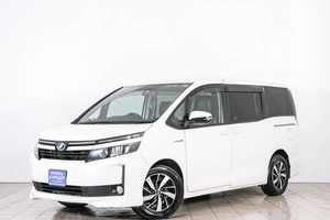 Минивэн Toyota Voxy 2015 года, 1679000 рублей, Красноярск