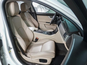 Седан Jaguar XF 2016 года, 1999999 рублей, Воронеж