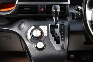 Минивэн Toyota Sienta 2018 года, 1579000 рублей, Новосибирск