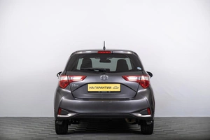 Хетчбэк Toyota Vitz 2019 года, 999000 рублей, Томск