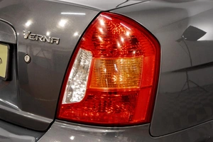 Седан Hyundai Verna 2007 года, 589000 рублей, Барнаул