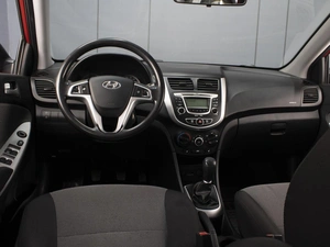 Седан Hyundai Solaris 2012 года, 680000 рублей, Омск