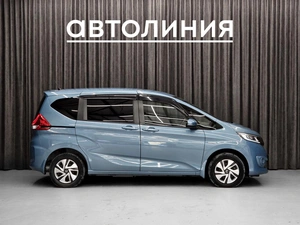 Минивэн Honda Freed 2017 года, 1325000 рублей, Красноярск