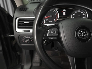 Внедорожник Volkswagen Touareg 2012 года, 1998000 рублей, Ставрополь