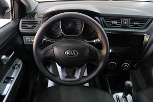 Седан Kia Rio 2013 года, 889000 рублей, Омск