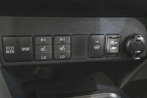 Внедорожник Toyota RAV4 2016 года, 2399000 рублей, Барнаул