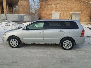 Универсал Toyota Corolla Fielder 2004 года, 460000 рублей, Красноярск