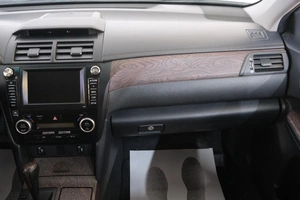 Седан Toyota Camry 2014 года, 1999000 рублей, Омск