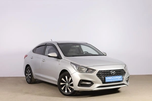 Седан Hyundai Solaris 2017 года, 1349000 рублей, Новосибирск