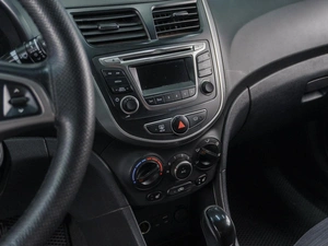 Седан Hyundai Solaris 2015 года, 799000 рублей, Сургут