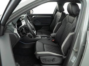 Внедорожник Audi Q3 2024 года, 4249999 рублей, Москва