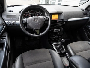 Седан Opel Astra 2013 года, 605000 рублей, Краснодар