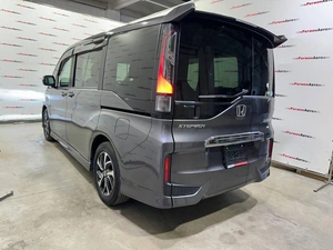 Минивэн Honda Stepwgn Spada 2021 года, 2300000 рублей, Красноярск