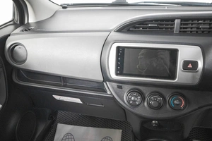 Хетчбэк Toyota Vitz 2015 года, 749000 рублей, Кемерово