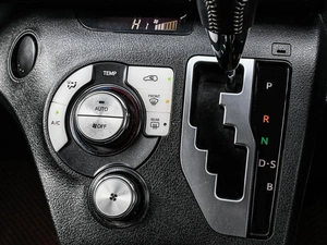 Минивэн Toyota Sienta 2015 года, 1319000 рублей, Кирилловка