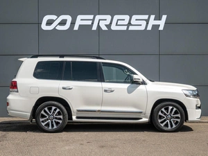 Внедорожник Toyota Land Cruiser 2016 года, 6000000 рублей, Краснодар