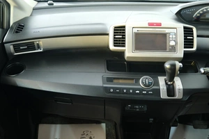 Минивэн Honda Freed 2013 года, 1189000 рублей, Омск