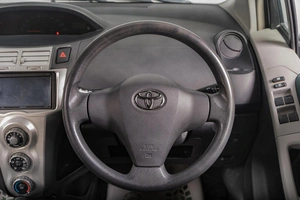 Хетчбэк Toyota Vitz 2005 года, 509000 рублей, Томск