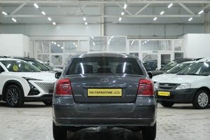 Седан Toyota Avensis 2005 года, 869000 рублей, Омск