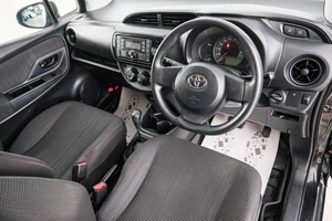 Хетчбэк Toyota Vitz 2017 года, 829000 рублей, Красноярск