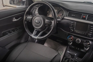 Седан Kia Rio 2018 года, 1379000 рублей, Томск