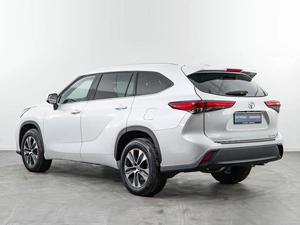 Внедорожник Toyota Highlander 2021 года, 5819888 рублей, Москва