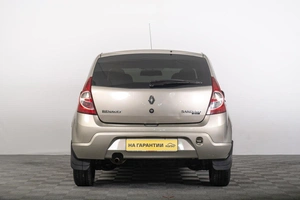 Хетчбэк Renault Sandero 2011 года, 689000 рублей, Томск