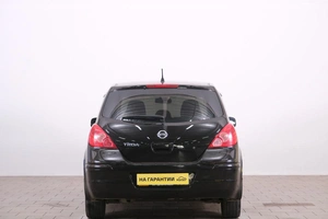 Хетчбэк Nissan Tiida 2010 года, 879000 рублей, Омск